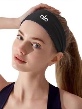 Alo Sports Headband – Sweatproof & Stretchy Fitness Hair Band